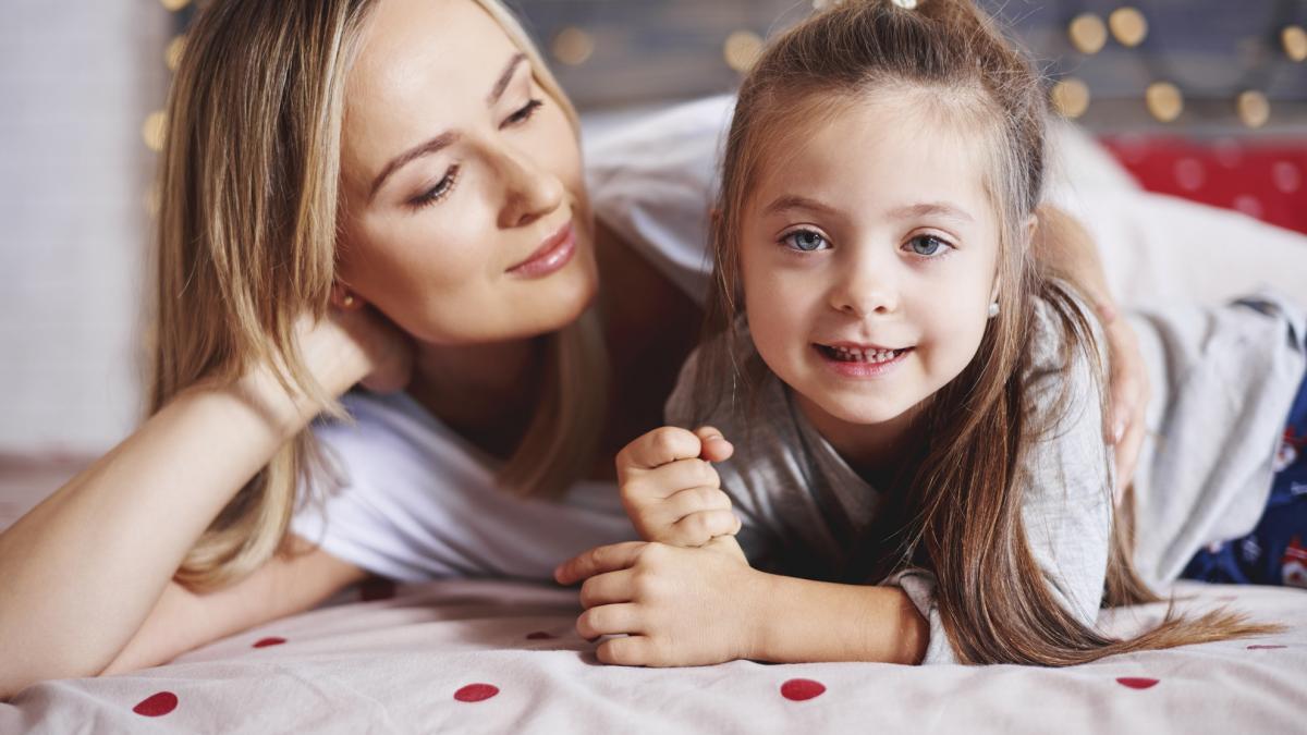 affectionate-mother-embracing-her-daughter