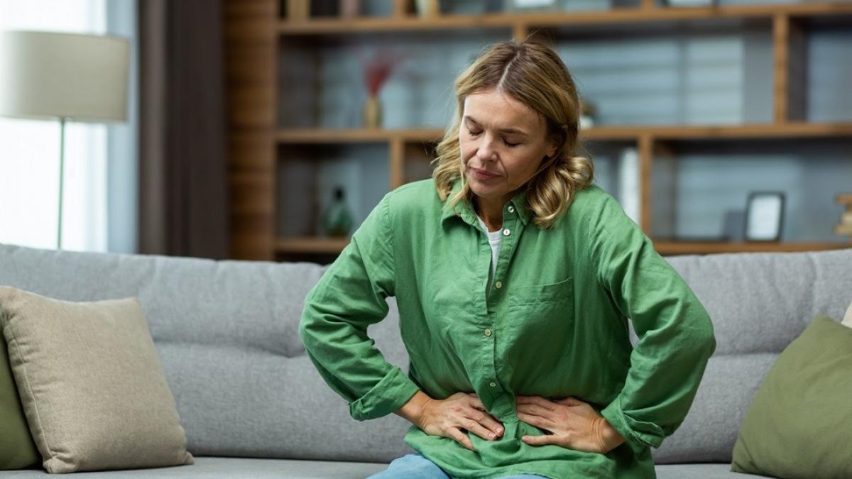 de-ce-dor-ovarele-la-menopauza-cand-sa-mergi-la-medic