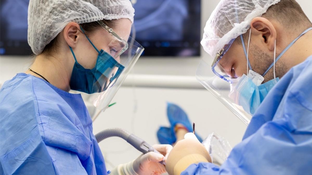 Barometrul Stomatologiei 2026: 1 din 4 români declară că are dinți lipsă