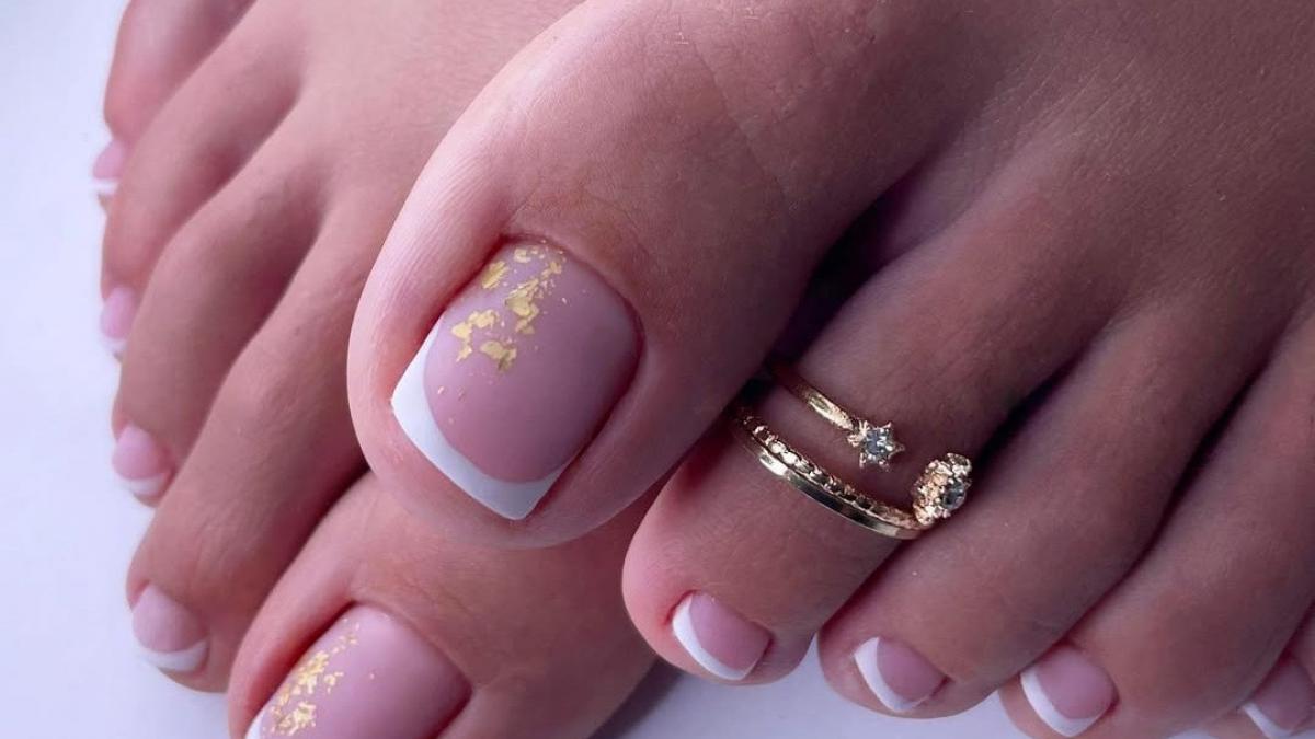 Pedichiură realizată de Mari Luca Nail Specialist OPI (002)