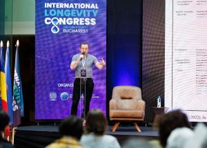 dr mark thomas mcauley university of salford imbatranirea nu e doar biologie teoria care rescrie regulile longevitatii