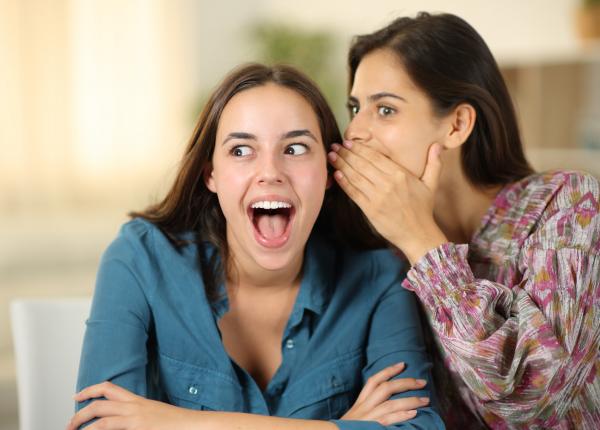 surprinzatoarele beneficii ale obiceiului de a barfi