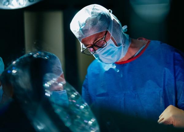 proteza personalizata 3d pentru genunchi un pas major in chirurgia ortopedica moderna