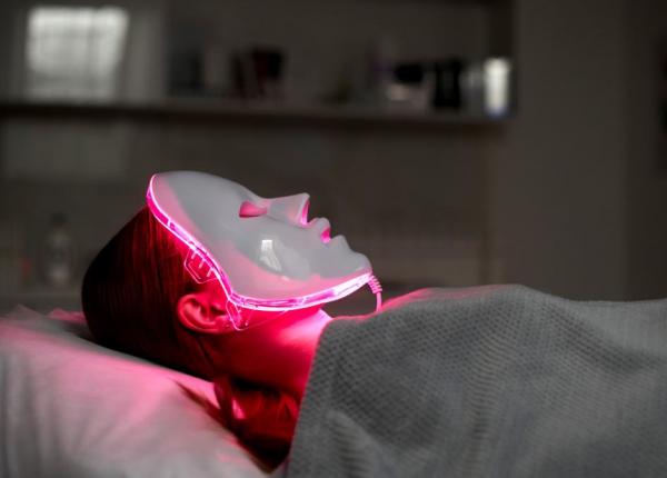 noua metoda la moda de ingrijire pielii dupa care sunt innebunite si vedetele de ce au devenit virale mastile red glow