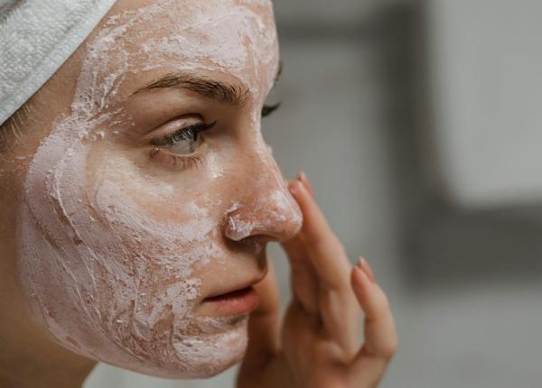 ordinea perfecta pentru aplicarea produselor de ingrijire a pielii