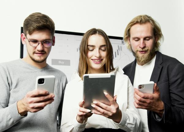 de ce sunt oamenii atat de rautaciosi pe internet un terapeut explica psihologia din spatele cruzimii online