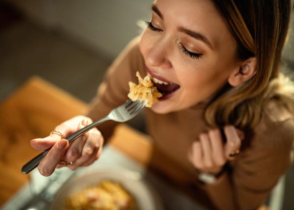 6 semne ca nu consumi suficiente grasimi in alimentatie si cum iti afecteaza sanatatea