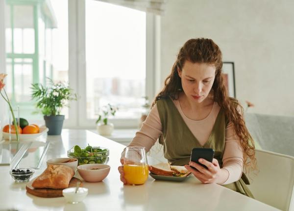 legatura ascunsa dintre momentul meselor si riscul de osteoporoza