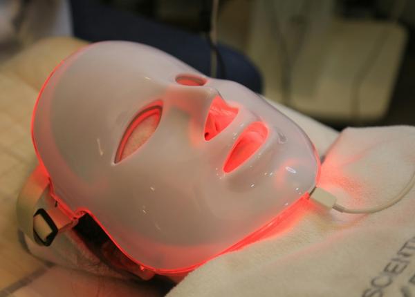 functioneaza cu adevarat terapia cu lumina rosie un medic explica cercetarile