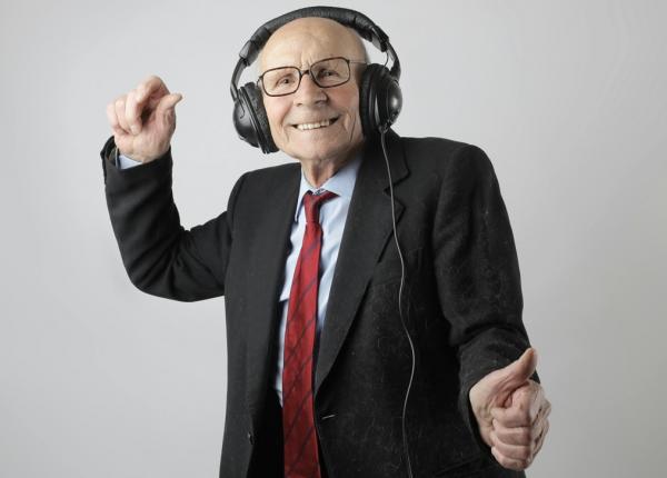 puterea muzicii poate ajuta la intarzierea declinului cognitiv al creierului
