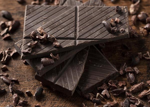 ciocolata neagra beneficii nutrienti efecte secundare tipuri calorii