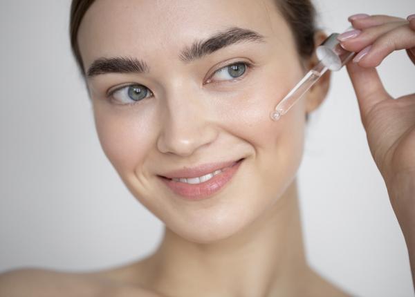 cum sa folosesti acidul hialuronic si niacinamida pentru rezultate optime