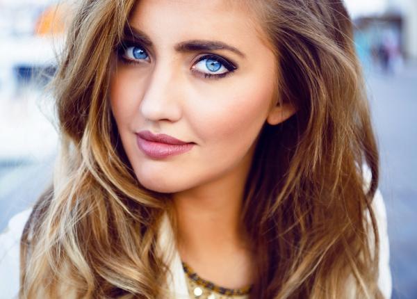 culorile de par care pun cel mai bine in valoare ochii albastri