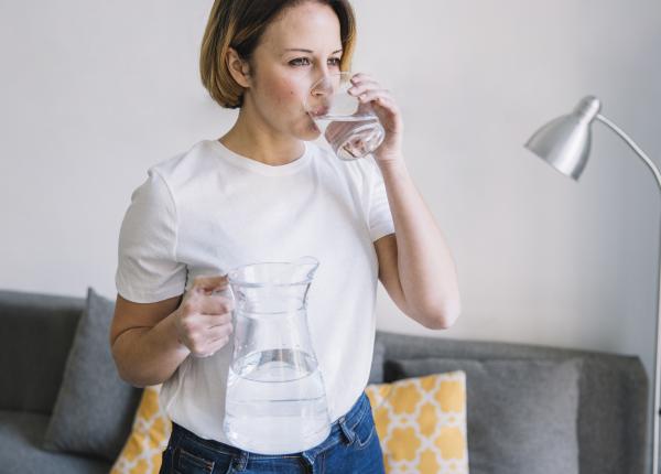 efectul neobisnuit al hidratarii insuficiente ce se intampla daca uiti sa bei apa