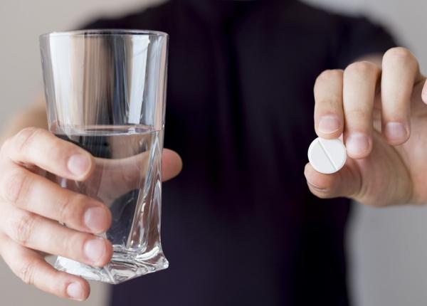 oamenii de stiinta explica daca ar trebui sa iei aspirina pentru a preveni cancerul colorectal