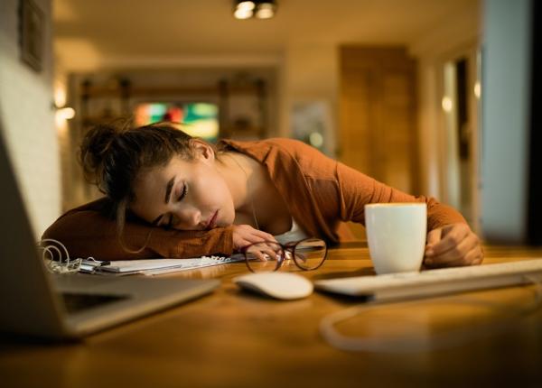 iata de ce simti mereu si constant ca esti obosit a