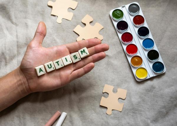 autismul dincolo de diagnostic pasii mici care schimba destine si adevarurile pe care parintii trebuie sa le stie