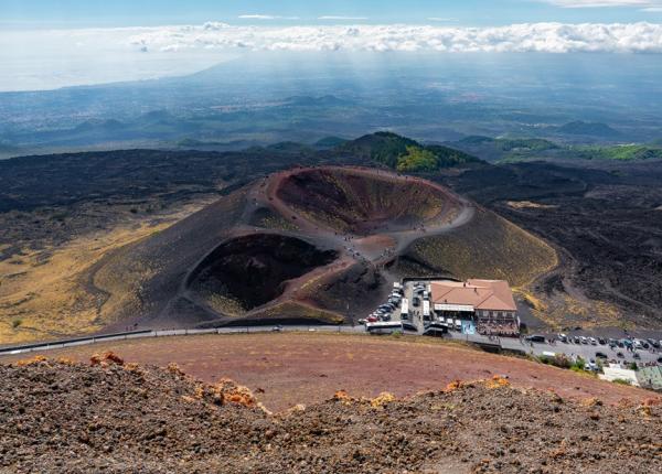 cel mai activ vulcan din europa ridica noi semne de intrebare ce au descoperit cercetatorii