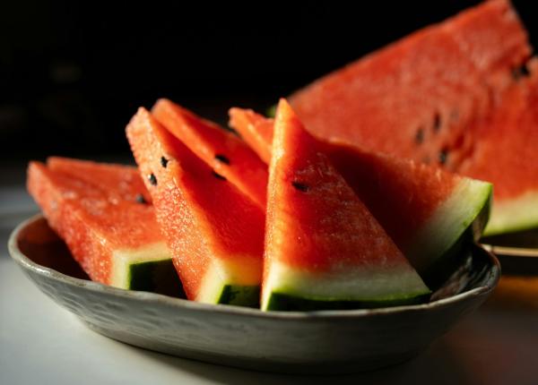 cum prepari limonada cu pepene rosu si cum o poti transforma intr un mocktail racoritor