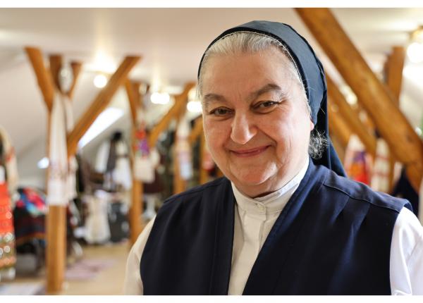 maica emilia 160 de copii si un hectar de miracole