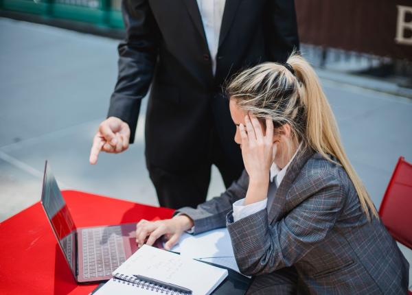 bullyingul la adulti cum il recunosti si cum il gestionezi