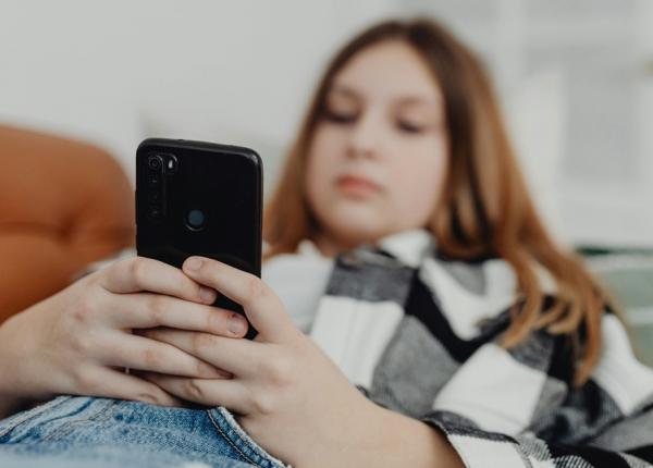 cum ne schimba telefonul postura de a lungul vietii