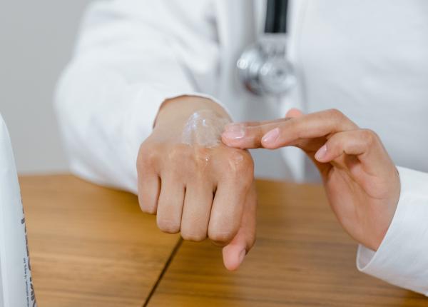 legatura surprinzatoare dintre stres si puseele de eczema