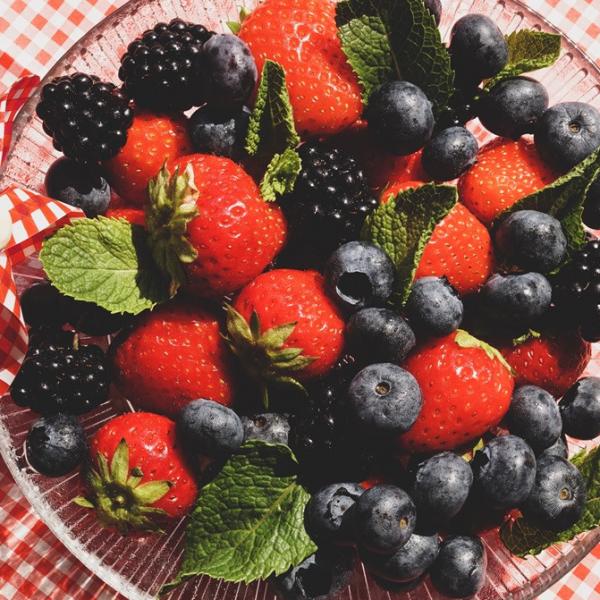 Antioxidanții și îmbătrânirea: cum separăm adevărul științific de marketing