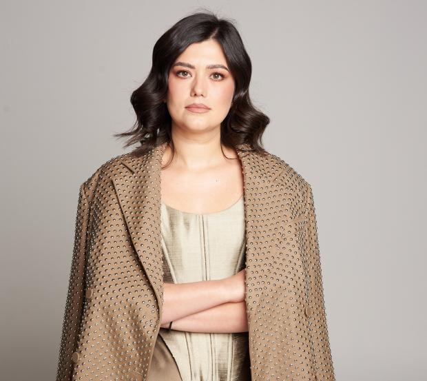 "HIFU 3D este pentru femeile care își doresc rezultate vizibile, dar naturale. Pentru cele care nu vor să-și schimbe fizionomia, ci să se regăsească în oglindă. Nu vorbim despre a arăta altfel, ci despre a-ți revedea chipul în armonie cu tine.”