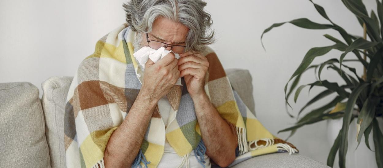 Cercetătorii explică de ce gripa și COVID lovesc mai puternic după o anumită vârstă