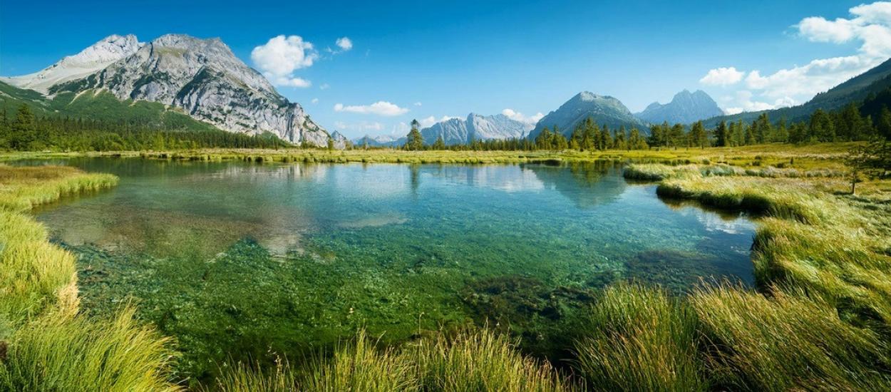 9 dintre cele mai spectaculoase lacuri din lume pe care merită să le adaugi pe lista de călătorii