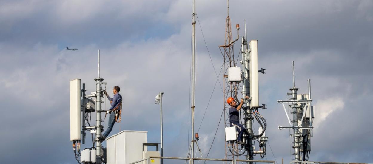 Expunerea la radiații electromagnetice: între știință și temerile din era digitală