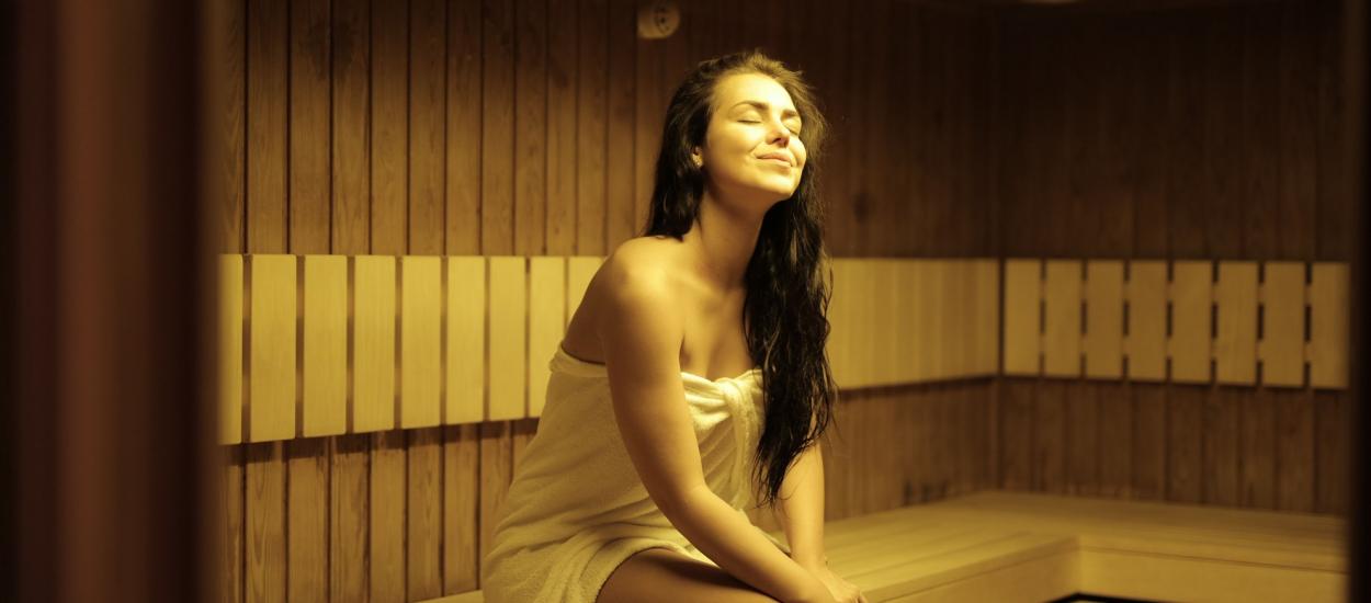 Menopauza și kilogramele în plus: cum ar putea ajuta sauna