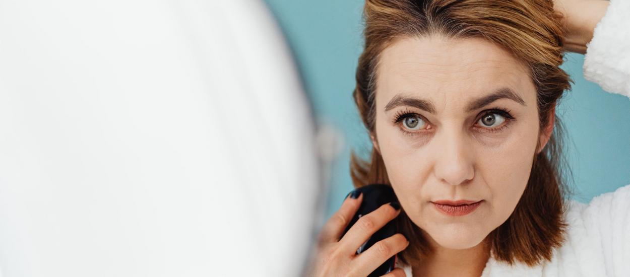 De ce se schimbă trăsăturile feței la menopauză? Explicația științifică